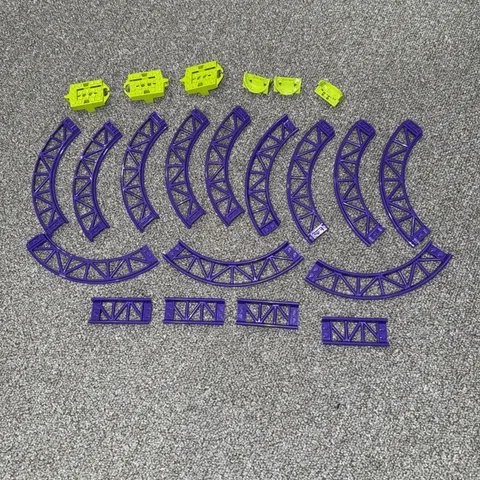 Lego Track. Lot 22  25061, Purple tracks green train