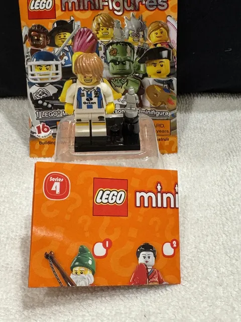 LEGO Series 4 Soccer Player Minifigure Trophy Leaflet Baseplate