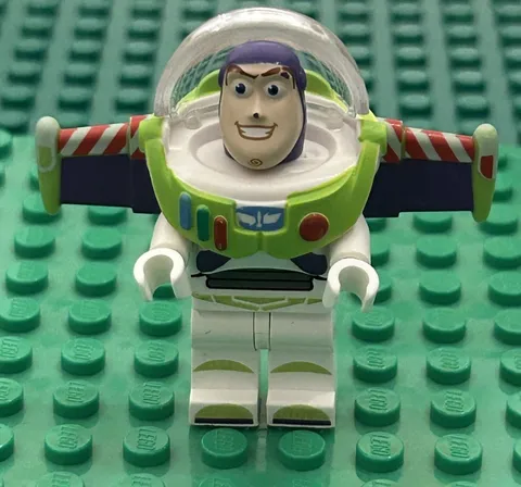 LEGO Toy Story Buzz Lightyear Minifigure 2010 RARE RETIRED+Wings & Helmet Dome