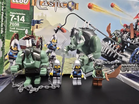 LEGO Castle Troll Assault Wagon (7038) Minfigures - Big & Small Troll, 2 Knights