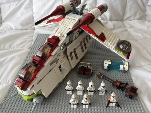 LEGO Star Wars Clone Wars Republic Attack Gunship 7676 1034pc Complete Set