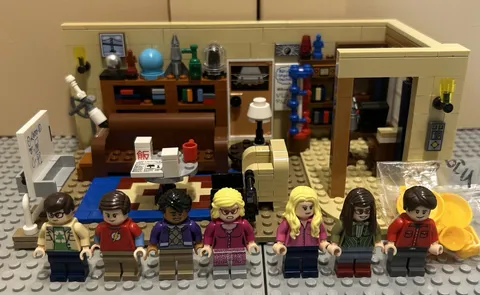 LEGO Ideas: The Big Bang Theory (21302) Set With Minifigures and Instructions