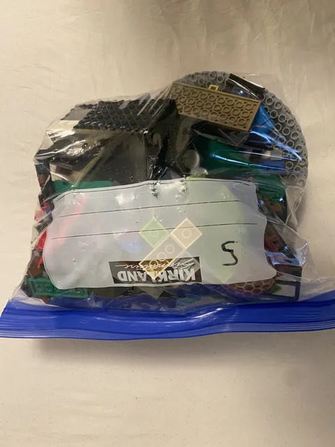 Lego lot (Potentially pieces from Galaxy Squad, The Hobbit, some Bionicle.)