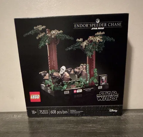 LEGO Star Wars Endor Speeder Chase Diorama 75353 608pcs 18+ Set Box