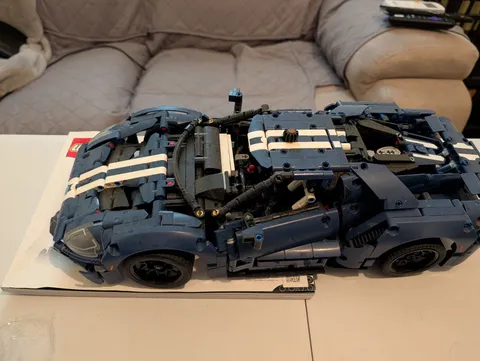 Lego Technic Ford Gt set 42154 comes w/manual 