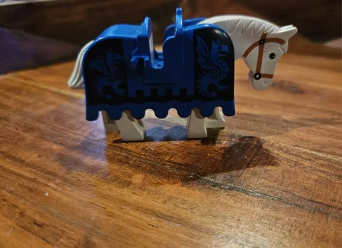 Vintage Lego Castle Horse; Blue And White Knight Dragon Cape No Cracks 
