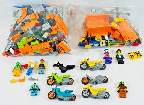 Lego Minifigure Lot 6+ Minifigs Stuntz Bikes Ramps Etc. 60294/60293 Parts