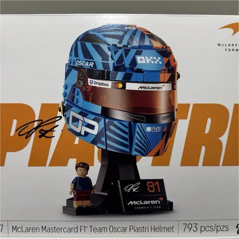 LEGO McLaren F1 Oscar Piastri Helmet 43017 793 pcs Stand Box 14+