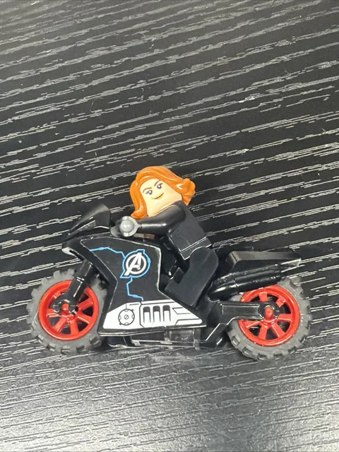 LEGO Marvel Super Heroes BLACK WIDOW Minifigure & Motorcycle 76050