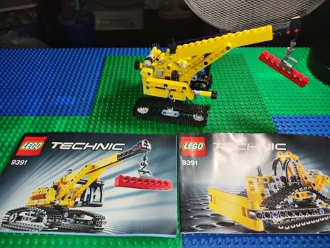 LEGO Technic Crawler Crane 9391 - Complete w/ both instructions