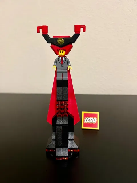The LEGO Movie 2014 Lord Business (tlm029) w/cape & big stand Rare/Retired!!!