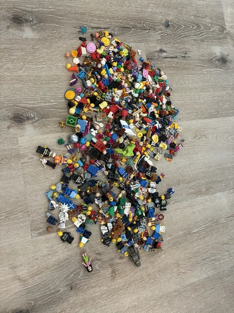 Lego Minifigures Bulk Lot Star Wars/Ninjago/Marvel And More Plus Accessories