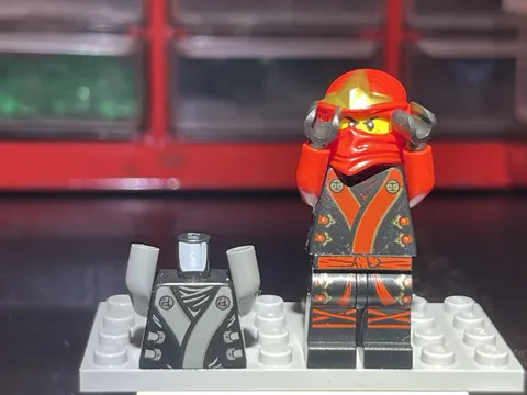 LEGO NINJAGO Kai Red Ninja Minifigure w/ Extra Torso Parts (Final Battle)