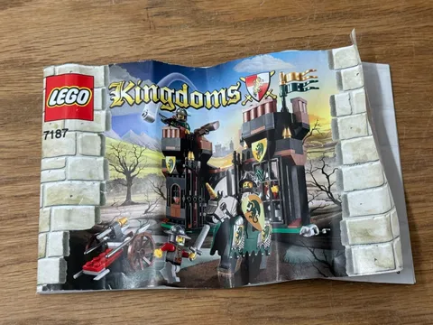 LEGO CITY 2011 KINGDOMS Escape from Dragon's Prison 7187 Instruction Manual Only