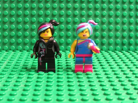 Lot of 2 The LEGO Movie minifigures Flashback Lucy + Lucy Wyldstyle LL54
