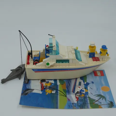 Lego 4011 Boat Cabin Cruiser Complete with Instruction Floating Ship