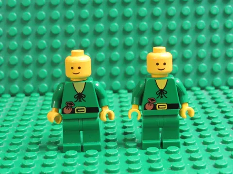 Lot 2 Vintage Lego Castle Forestman minifigures River Fortress 6077 FM64