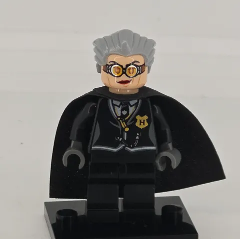 Lego Madame Hooch 4737 Light Flesh Quidditch Match Harry Potter Minifigure