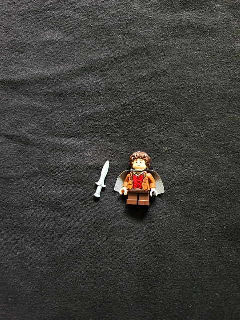 LEGO Lord of the Rings Frodo Baggins with Sting (Grey Cape)