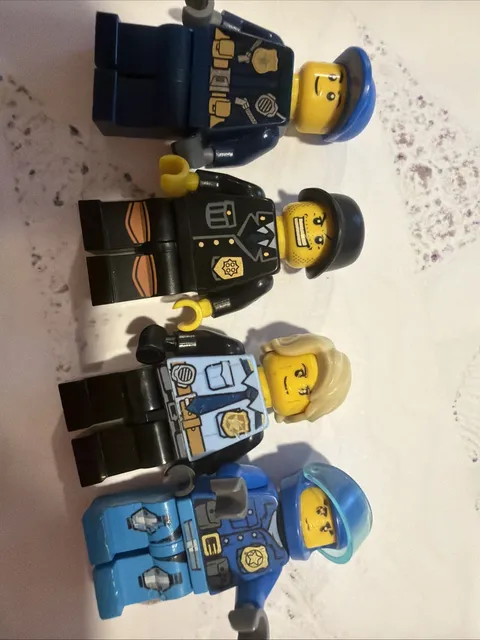 Lego MOC Lot of 4 Policeman Minifigures Town Cop Motorcycle A29-22