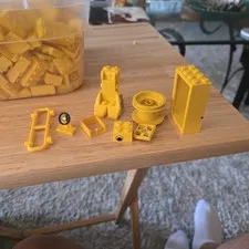 LEGO Yellow Bricks Bulk 2 lbs and more than 250 pieces of random yellow legos
