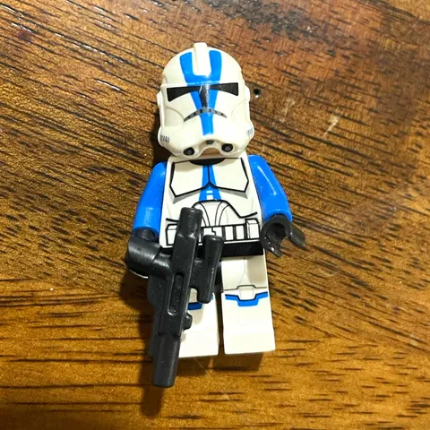 LEGO Star Wars  Clone Trooper Minifigure W/ Blaster