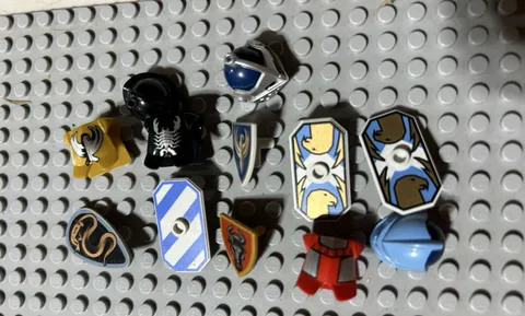 Lego caste lot of breastplates, shields, and helmets - Seal Pattern And More!