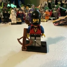 Dragon Knight 1 - Light Gray Legs with Black Hips, Black Helmet with Quiver