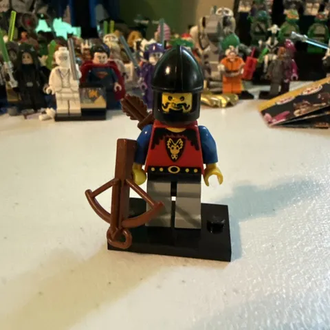 Dragon Knight 1 - Light Gray Legs with Black Hips, Black Helmet with Quiver