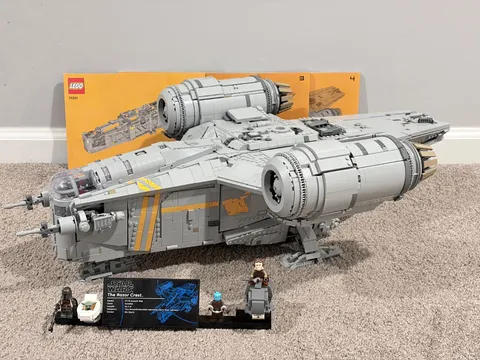 LEGO Star Wars Mandalorian UCS The Razor Crest 75331 - Complete With Minifigures