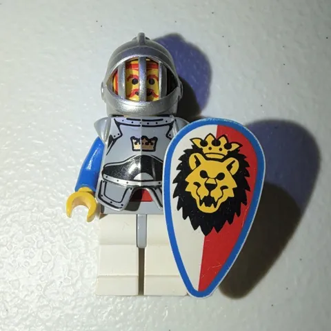 LEGO Castle Lion Knights Knight Minifigure w/ Helmet & Lion Shield Pre Used