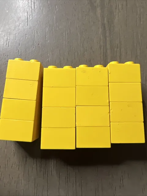 LEGO 3003 Yellow Brick 2 x 2 - 16 Pieces