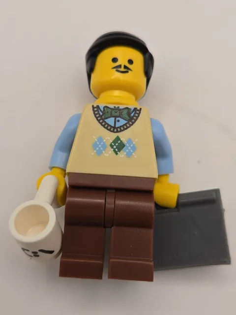 Lego Computer Programmer minifigure w/laptop and C: coffee cup, computer opens