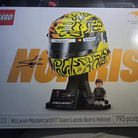 Genuine Mclaren Mastercard F1 Team Lando Norris Helmet Building Set (43023) NEW