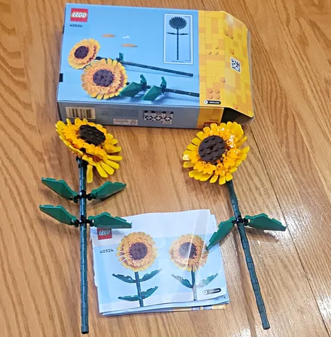 LEGO 40524 Sunflowers Botanicals  Collection Set 191pc Booklet Is Damaged