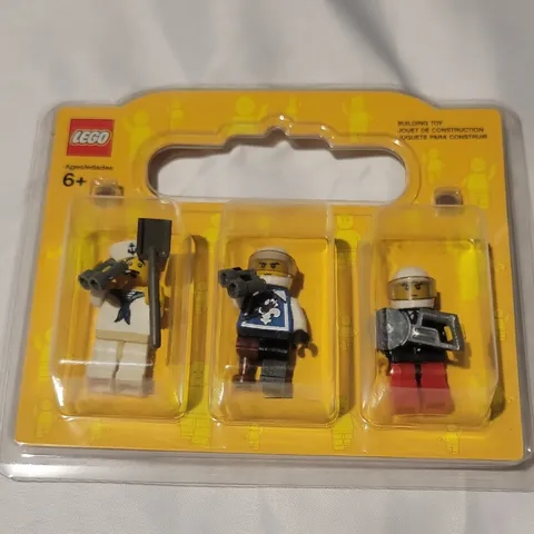LEGO Minifigures 3-Pack Blister Pack Set 852766 Item 4570203 Age 6+