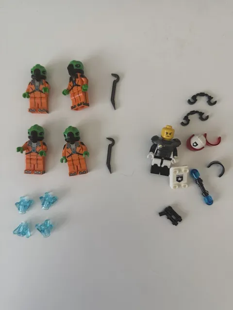 LEGO series 21 - Space Cop & Aliens Lot Of 5 Mini-figs. 