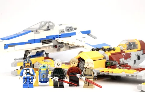 LEGO Star Wars: New Republic E-Wing vs. Shin Hati’s Starfighter 75364