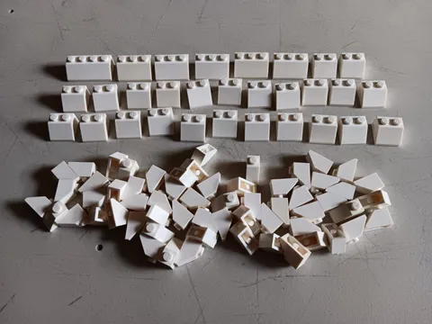 LEGO BULK LOT OF 90 WHITE ROOF SLOPES BRICKS 45° 2X1 2X2 2X3
