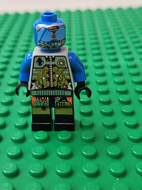 LEGO Space UFO Droid Minifigure Blue Techdroid 1 sp043 6975 6800 6816 6818 6829