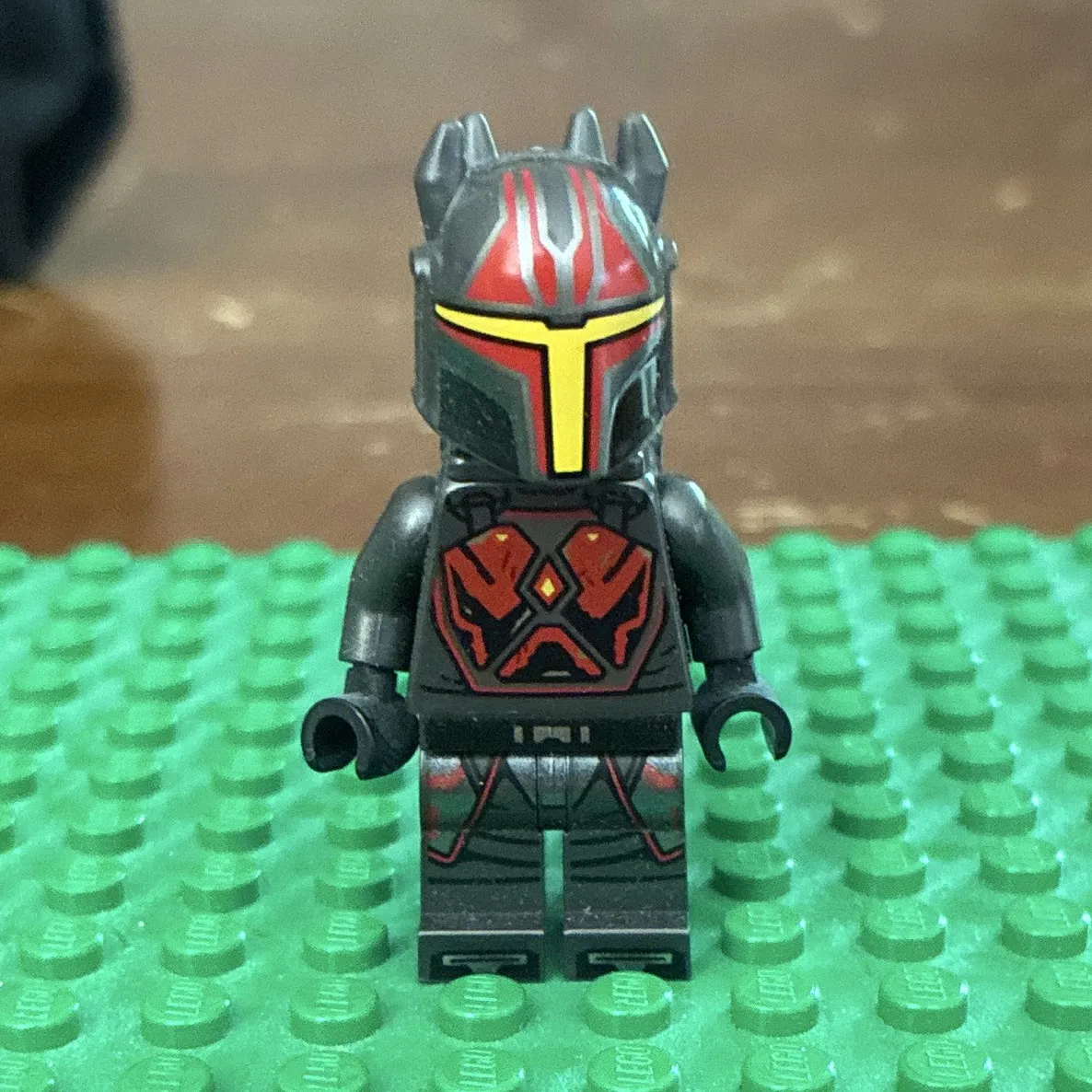 LEGO Star Wars Minifigure Black & Red Armor Outfit w/ Helmet Alternate Head