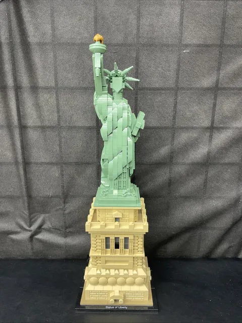 LEGO Statue of Liberty Architecture Collection (21042) Model Building Set Toy