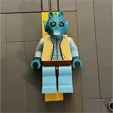 LEGO Star Wars 2004 Greedo Minifigure (small scratch on left arm)