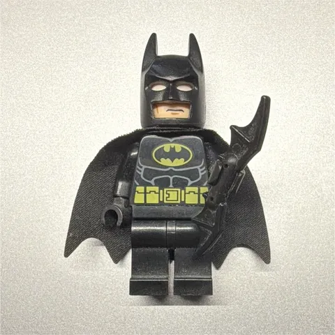 LEGO Batman Minifigure w/ Cape & Batarang Foil Pack Limited Edition Age 6+