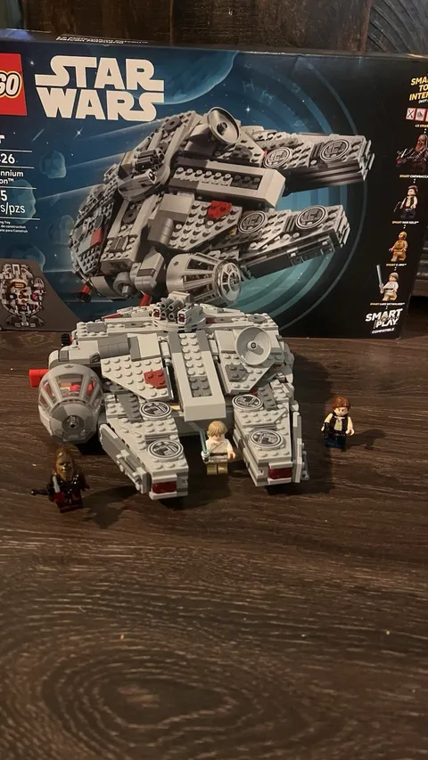 LEGO Star Wars: Millennium Falcon (75426)