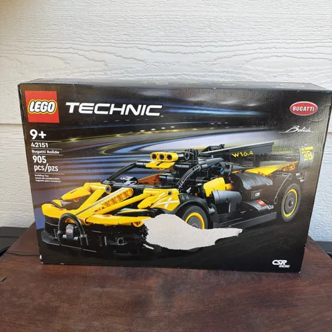 LEGO TECHNIC: Bugatti Bolide (42151) 905 Pieces 2023 Sealed - NOS -Box Damage