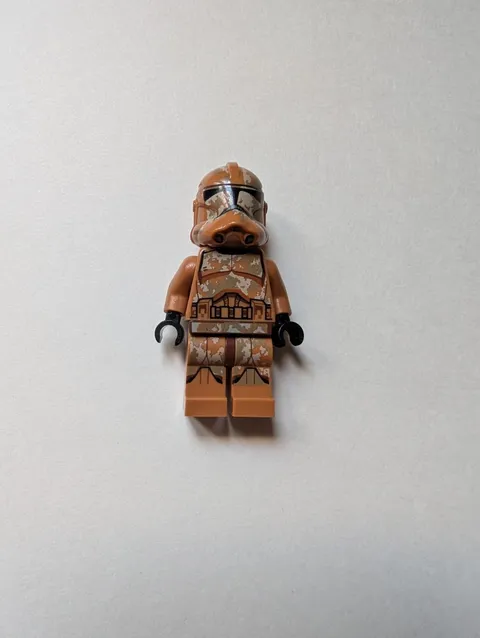 LEGO Star Wars Geonosian Clone Trooper Minifigure HAS SMALL CRACK ON TORSO