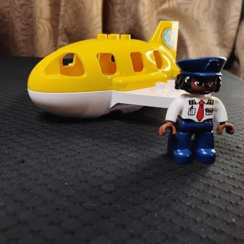 Lego Duplo Passenger Airplane Yellow/White Airport Pilot - N