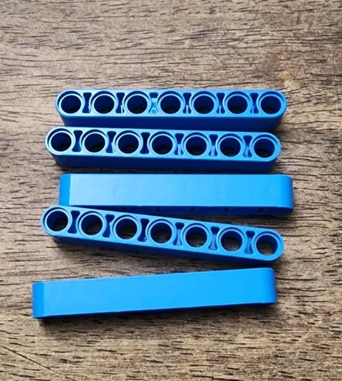 Lego Dark Azure Technic, Liftarm, Thick 1 X 7 QTY 5. Part No. 32524
