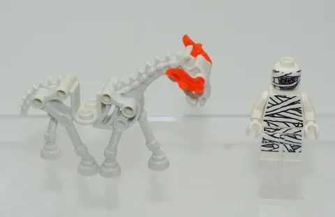 LEGO Skeleton White Horse & Mummy Minifigure Glow In Dark 59228 mof001 Set 9462